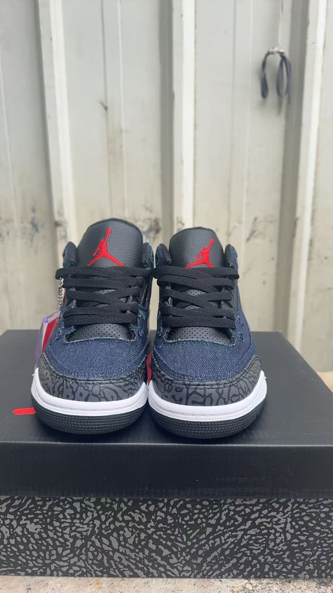 Air Jordan 3 Retro x Levi's Índigo